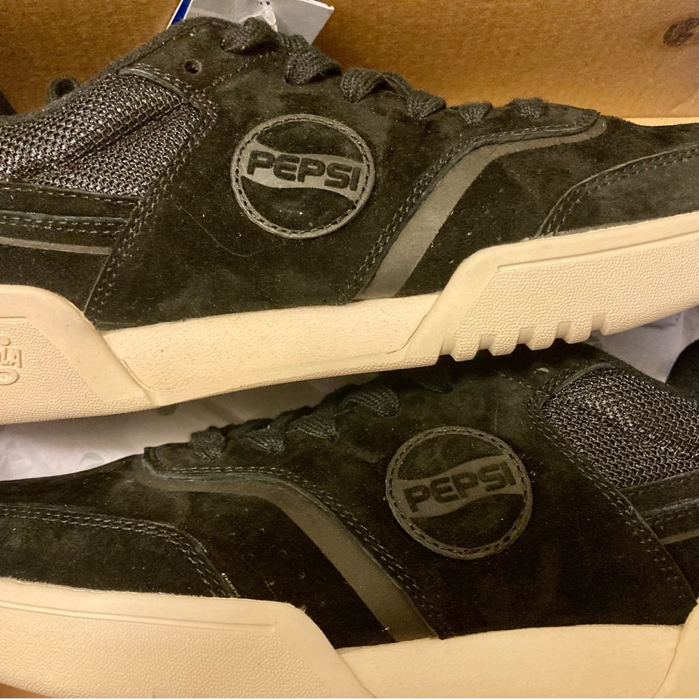 Mens Pepsi Branded Black Suede Sneakers Size 41/US 8.5 New in Box